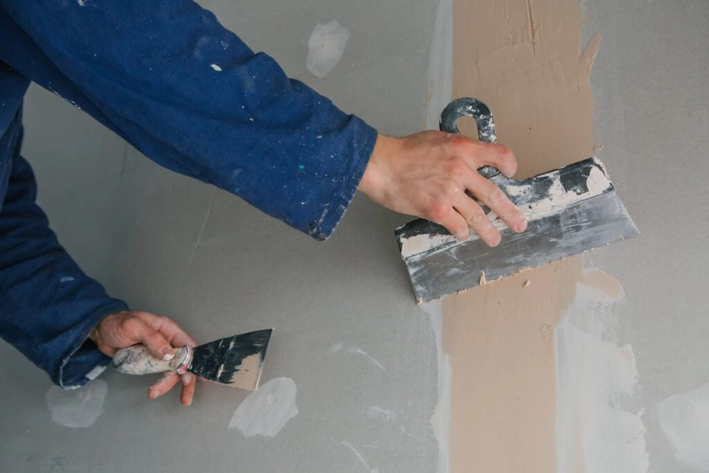 Wall Putty in Construction: Meaning, Uses in Painting, and Key Benefits